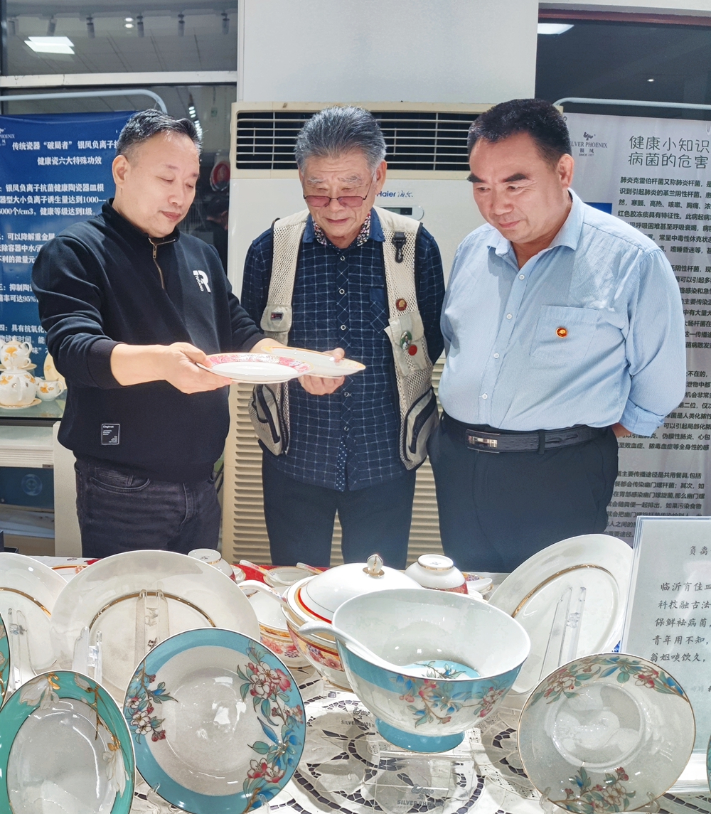 赵总合影1.jpg